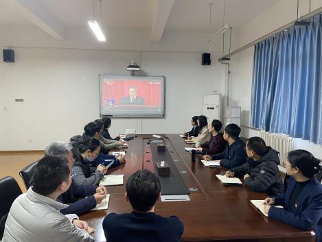 建筑环境工程学院组织师生收听收看全国两会